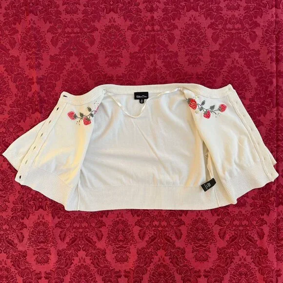 Retro Chic by Torrid Cottagecore Strawberry Cropped Cardigan Sweater Size 0 - Picture 5 of 16